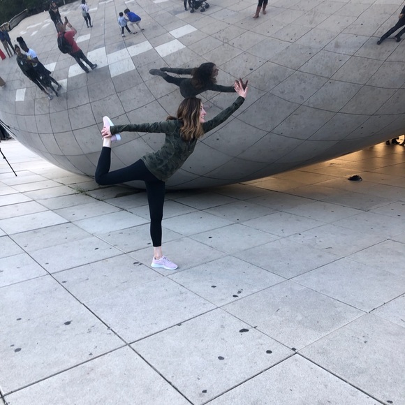 🛍Welcome to my closet🛍 - Picture 6 of 8